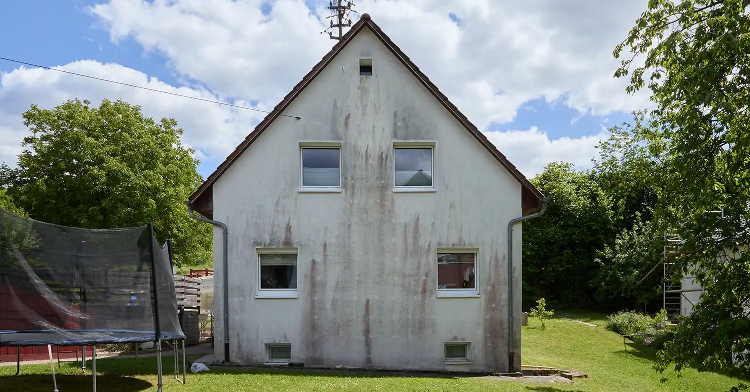 Fassade vor den Malerarbeiten – altbewährt GmbH
